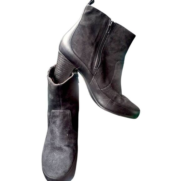 Clarks Bendables Women’s Black Suede Ankle Boots Size 9 - Picture 1 of 8